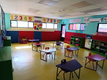 Área educativa con material didáctico